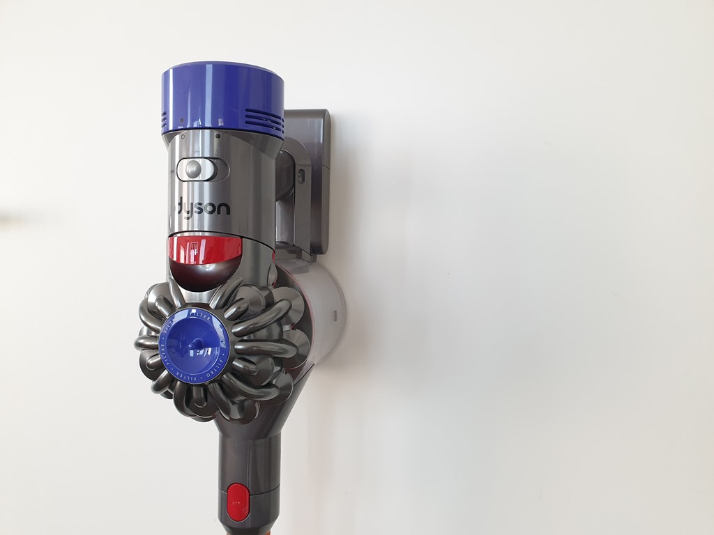 One Year In The Dyson V8 Absolute Cordless Vacuum Cleaner Review