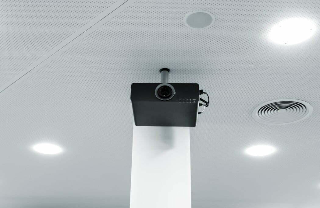 Video Projector Vs Overhead Projector Pros & Cons