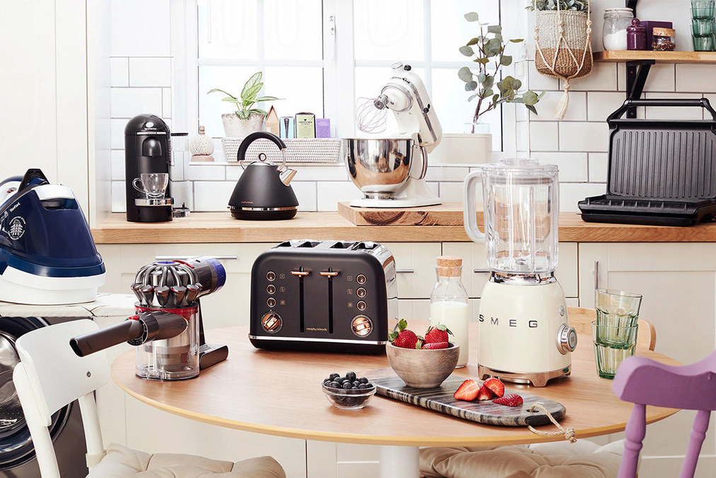 10 essential gadgets for a smart kitchen GadgetsFind