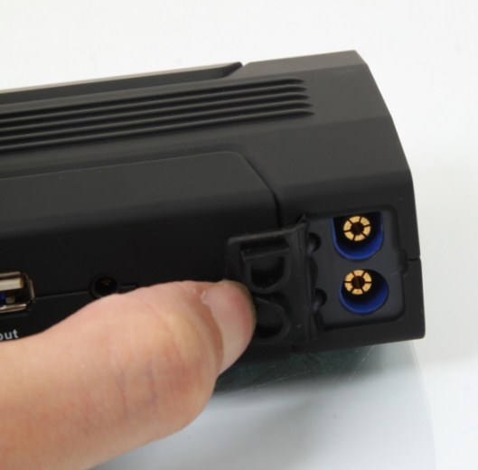 D28 13600Mah MultiFunction Car Jump Starter Power Bank Rechargable