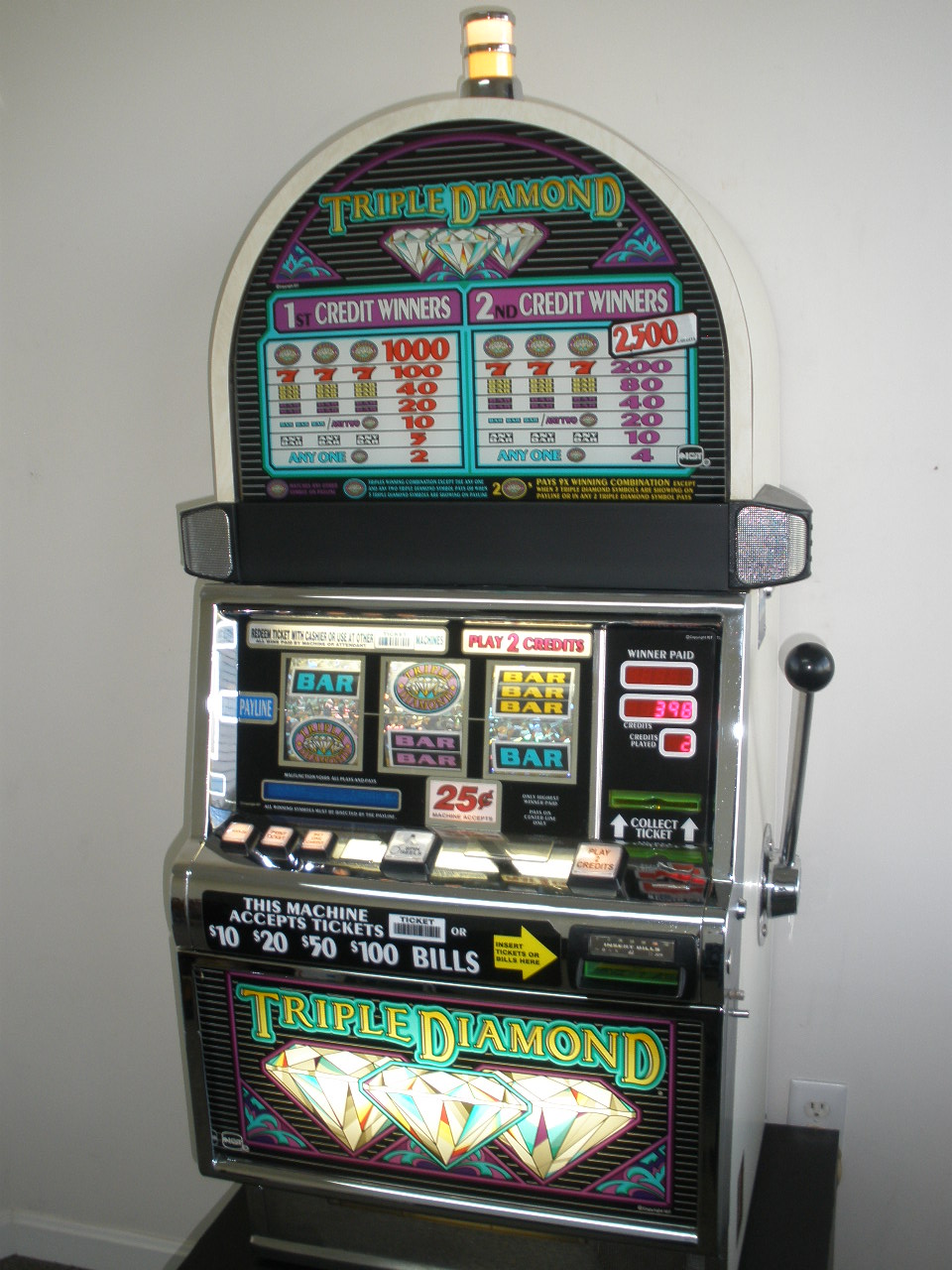 IGT TRIPLE DIAMOND ROUND TOP S2000 SLOT MACHINE For Sale • Gambler's