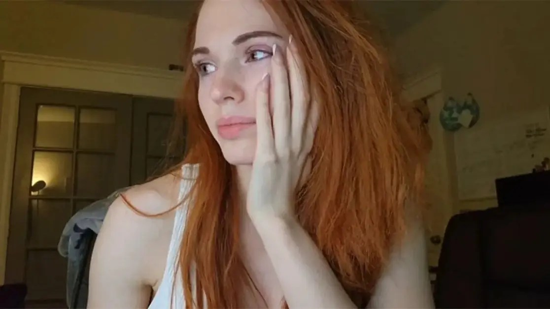 Streamer Amouranth reveals accusations of abuse against her husband(04)