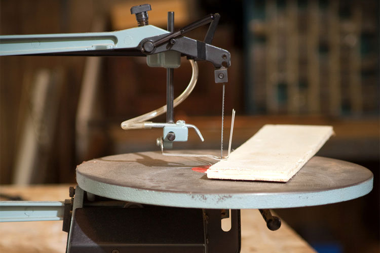 7 Best Scroll Saws in 2024 (for Detailed and Intricate Cuts)