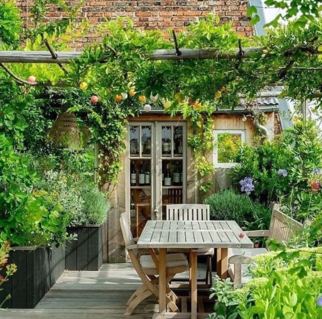 22 Foodscaping Ideas for a Stunning Edible Garden