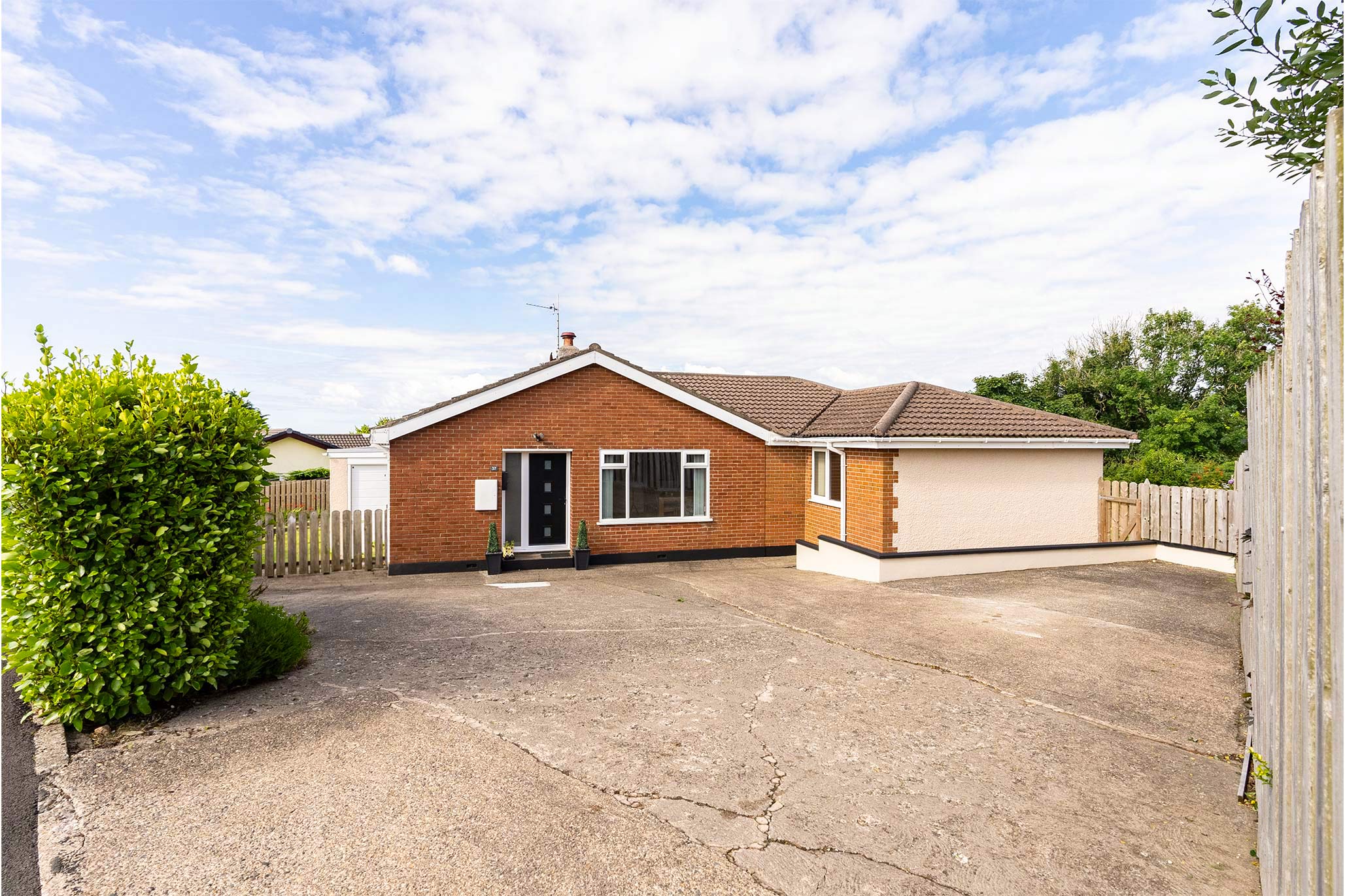 37 Highfield Close, Onchan Buy Me Isle of Man Property For Sale Garforth Gray