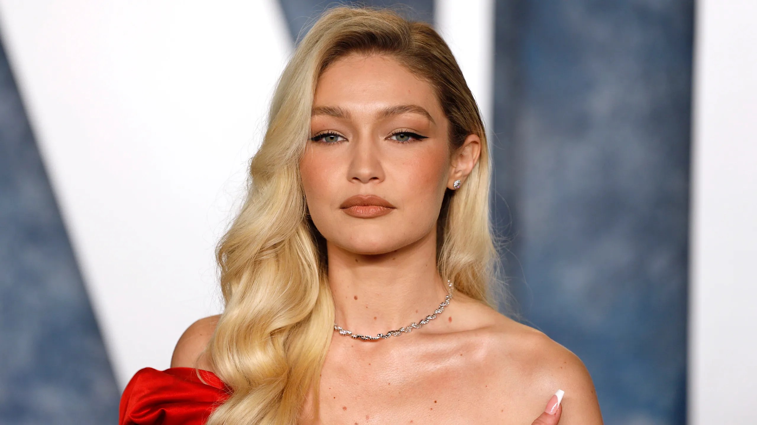 Gigi Hadid vorbește pentru prima dată despre povestea ei de dragoste cu(02)