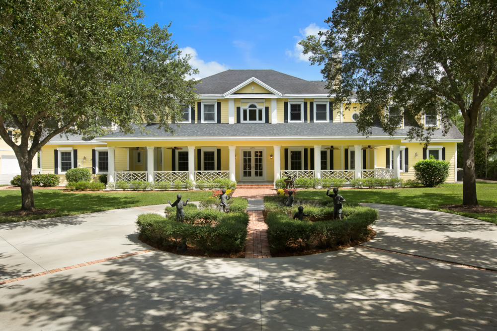NEW EXCLUSIVE LISTING Large Acreage Estate Located in the Middle of
