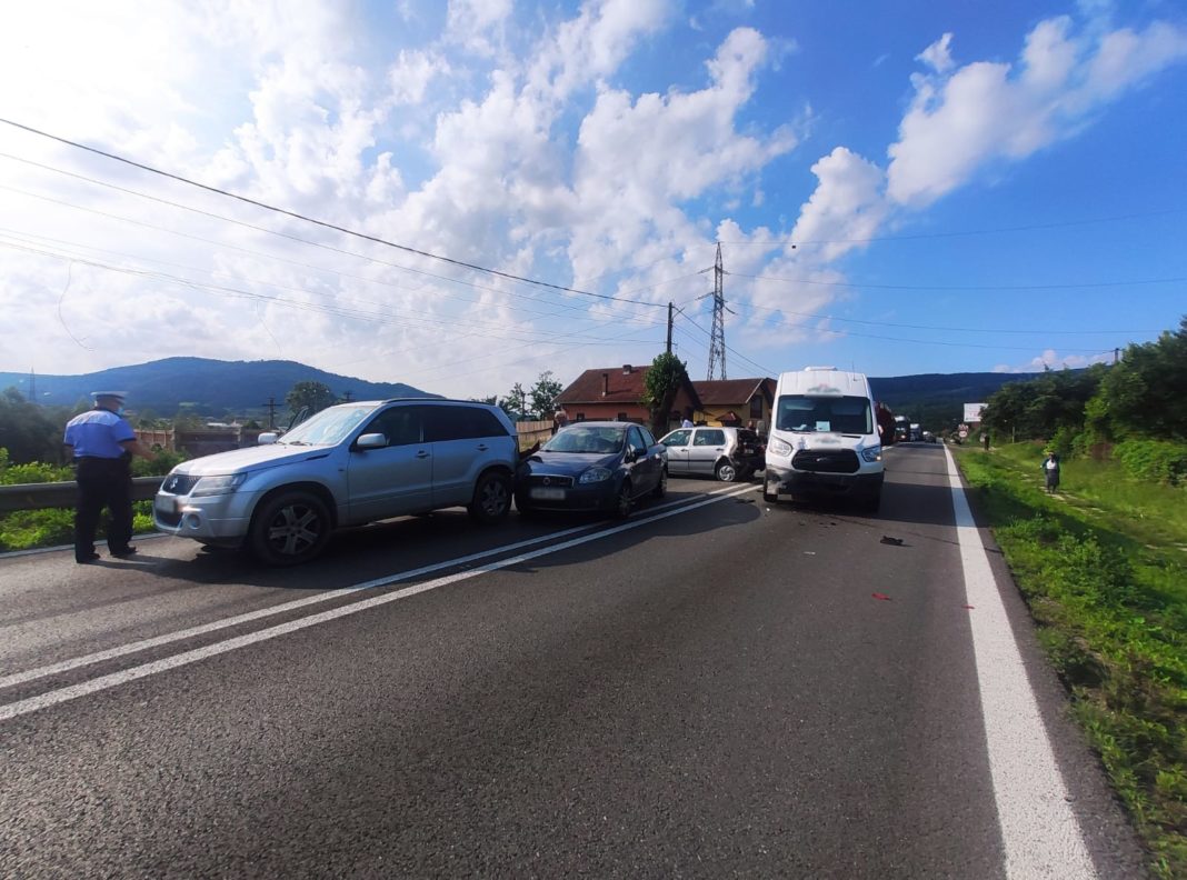 Accident grav în valea oltului. Accident între 4 autoturisme pe Valea Oltului - GAZETA de SUD
