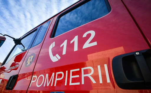 Incendiu la o școală, cel mai probabil pornit de la jarul din sobă