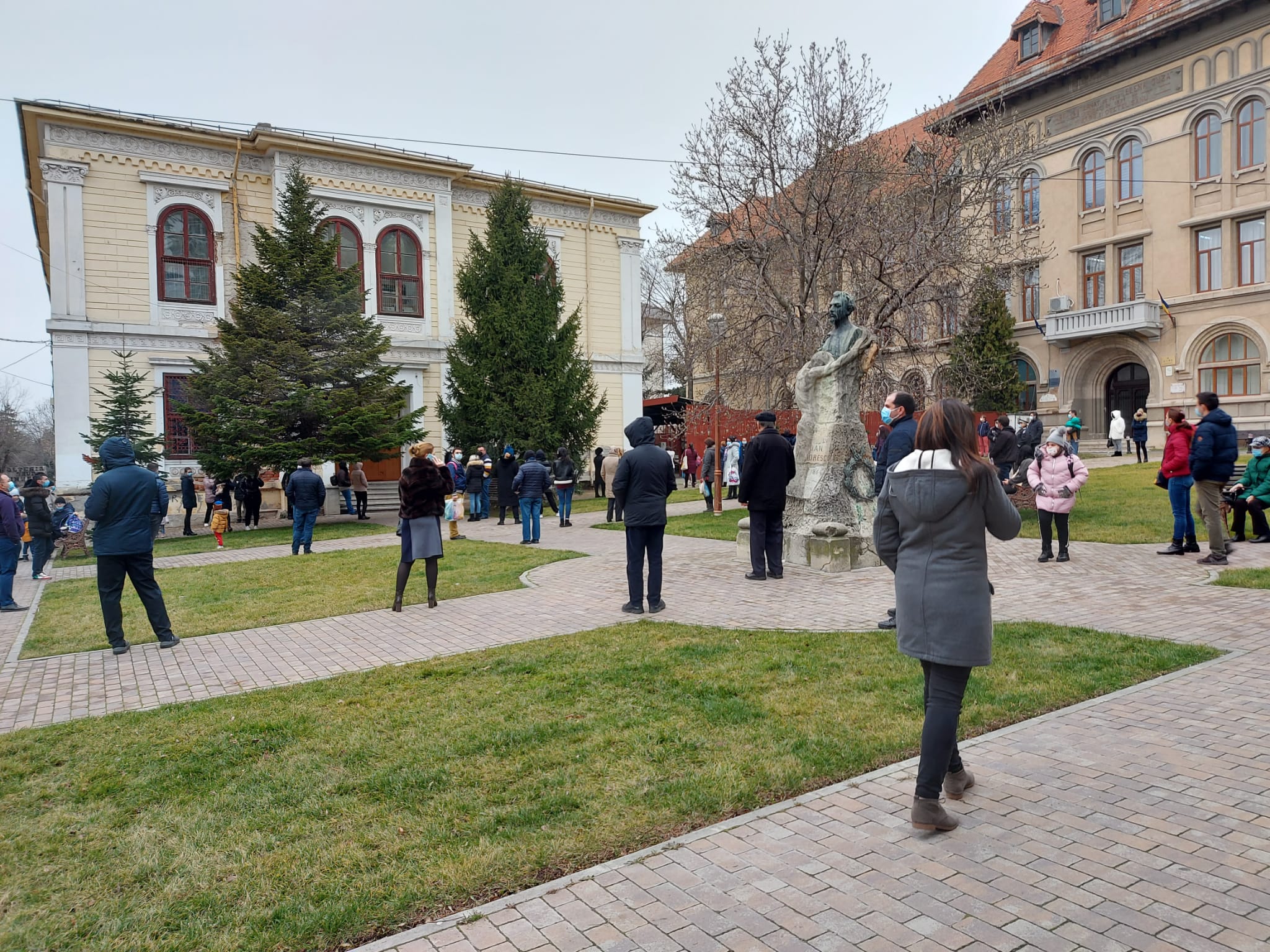 Ce spun profesorii din Dolj despre funcţionarea şcolilor la peste 6 la mie