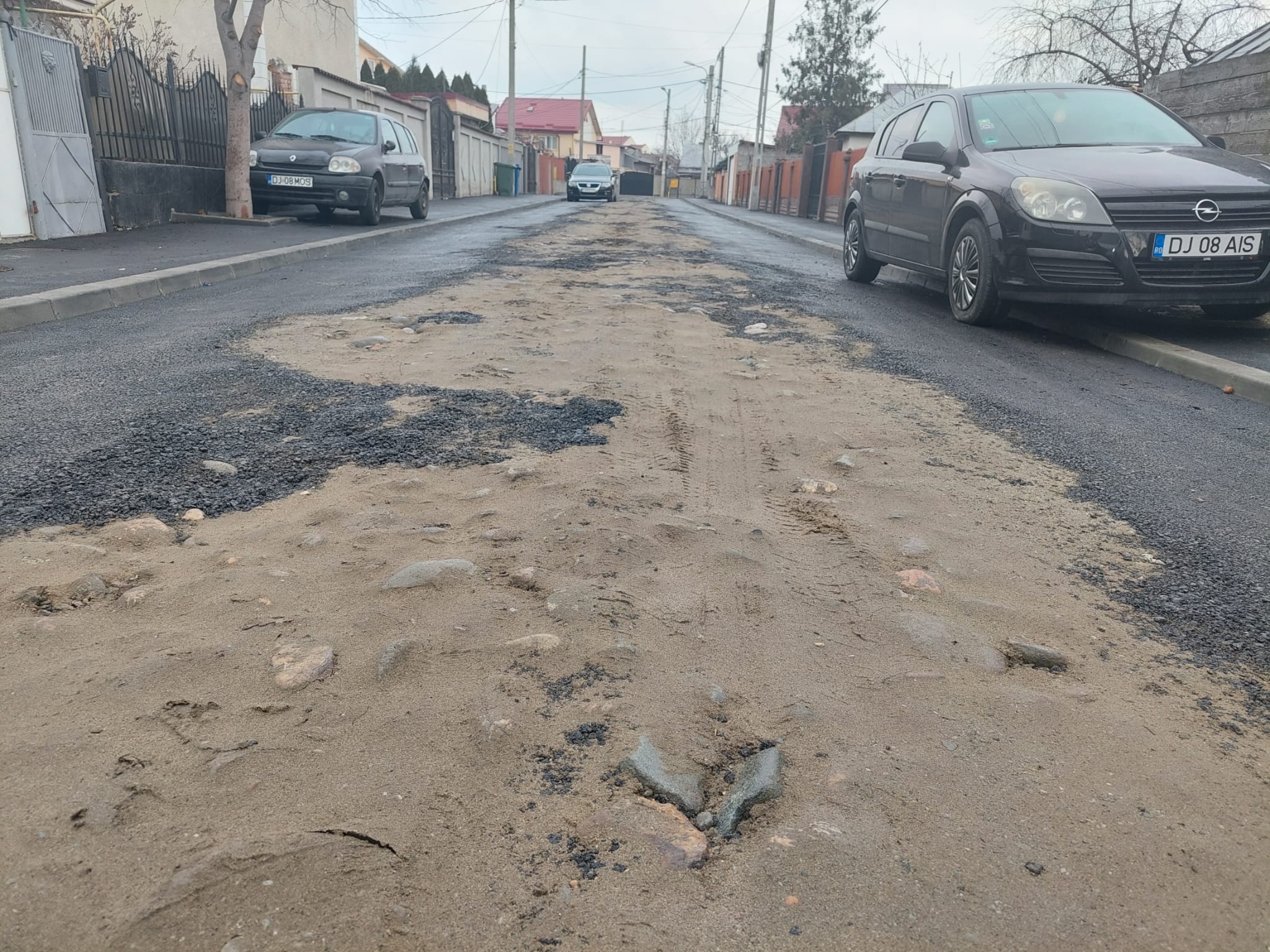 Asfaltare de mântuială în Bariera Vâlcii?