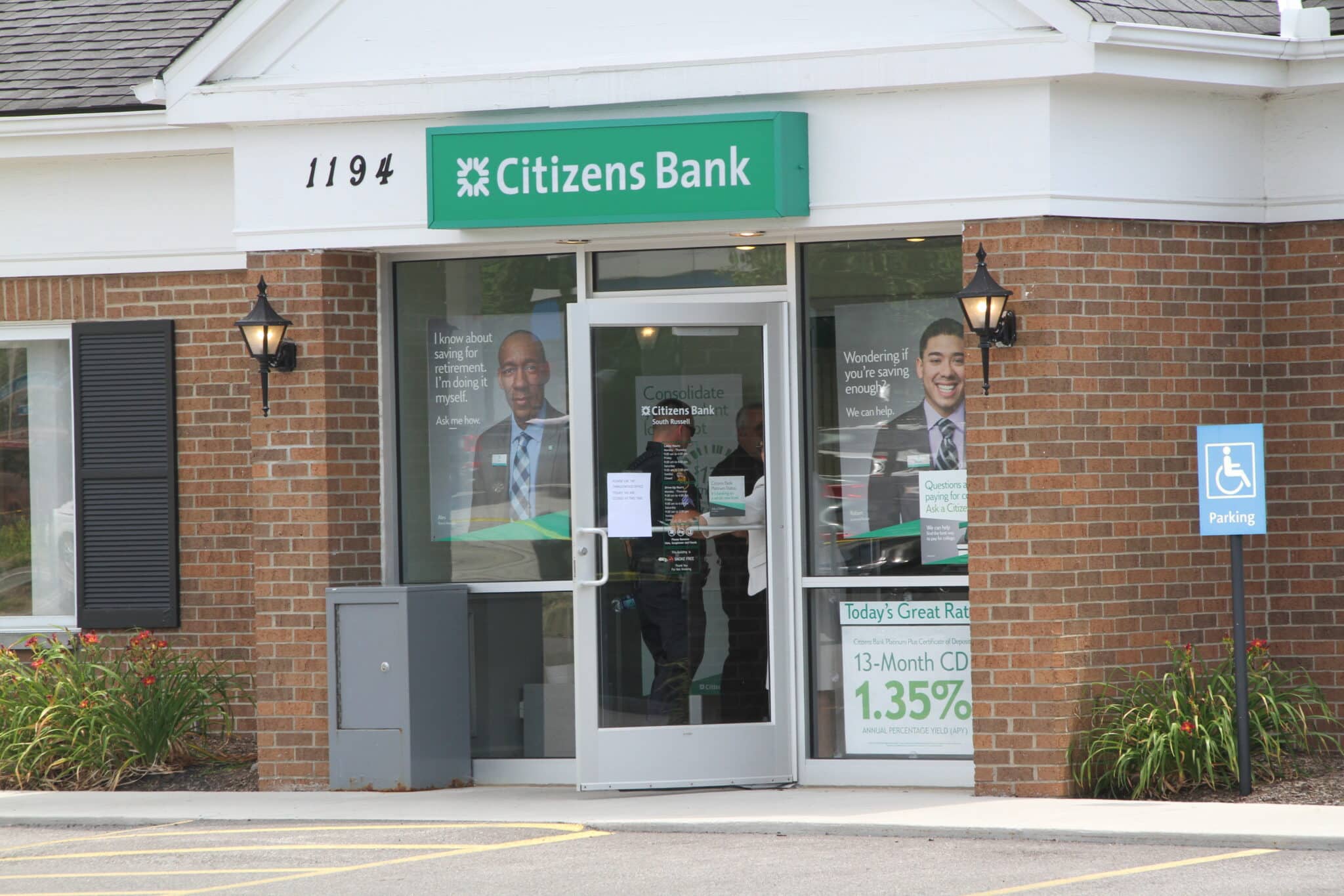 Citizens Bank Robbed in South Russell (w/ Photos of Suspect) Geauga County Maple Leaf