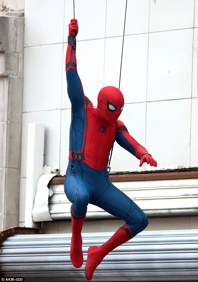 New 'SpiderMan Set Photos Emerge