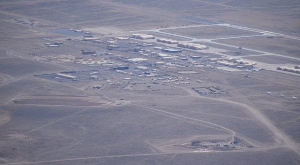The clearest images of the top-secret area 51 base ever taken - pilot takes advantage of nellis air traffic controller's mistake and gets unobstructed closeup view of the top-secret facility. 31 Clearest photo yet of Area 51 test range