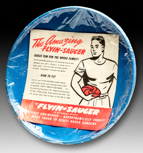 The Amazing Flyin-Saucer in package