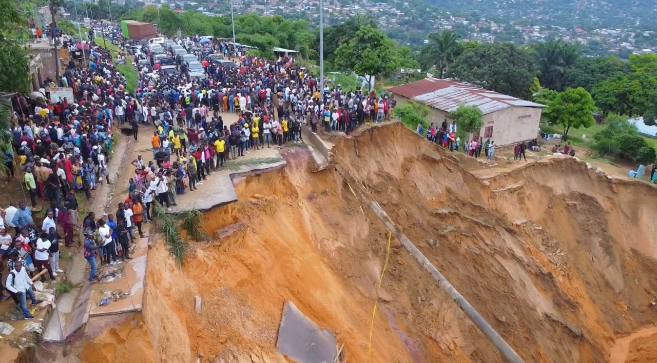 Floods & lanslides in Kinshasa At least 141 people dead