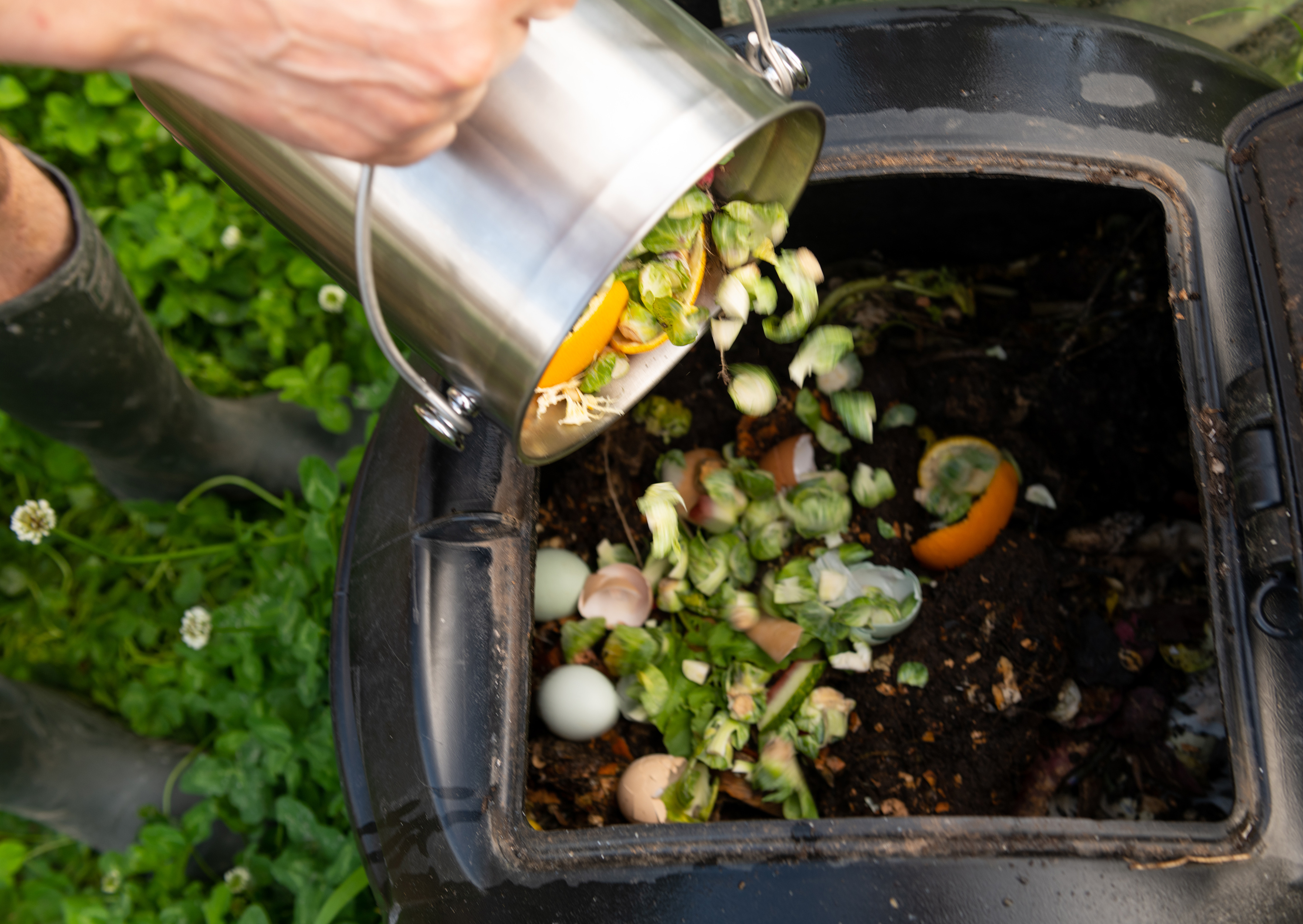 Kitchen Compost Bin with Food Scraps Geranium Blog