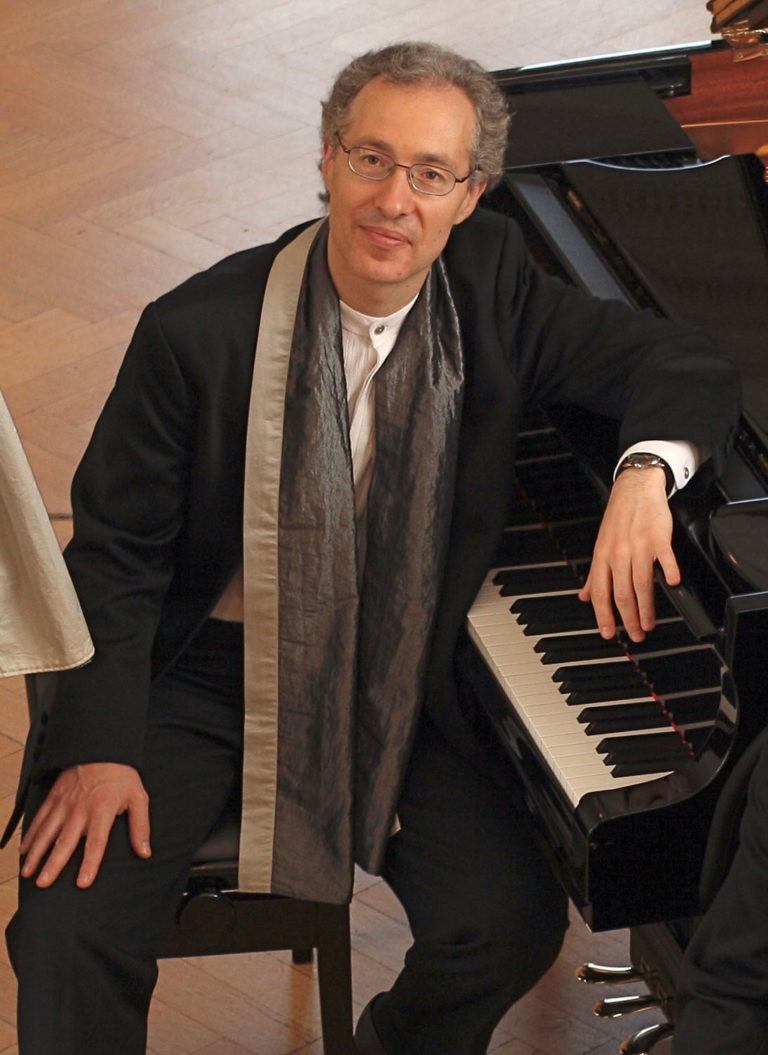 Biography Gerardo Vila