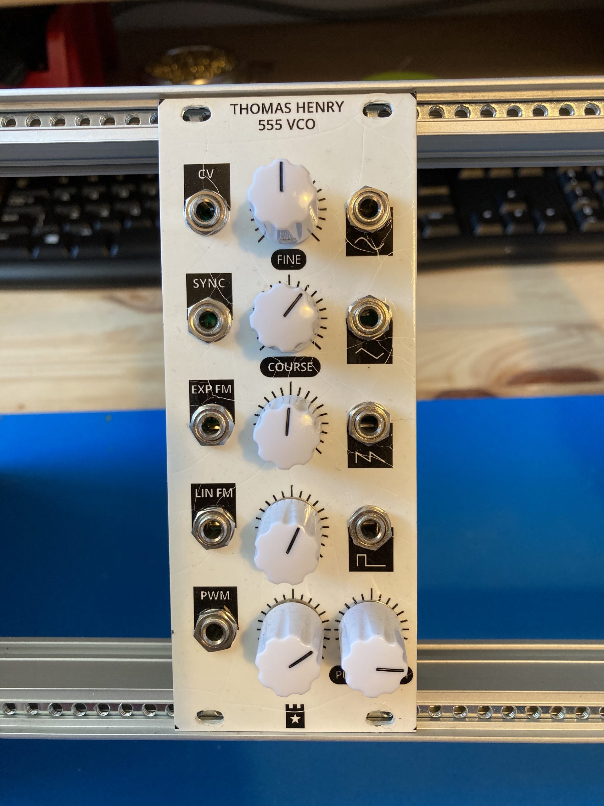 Thomas Henry 555 VCO DIY Eurorack Synth Stuff