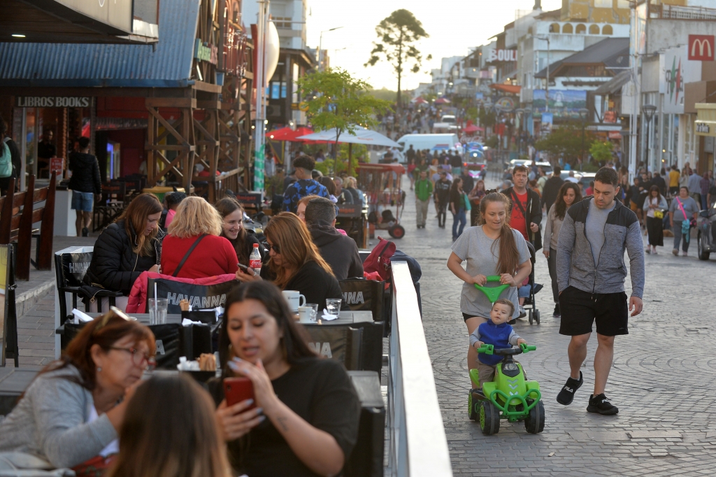 GESELL, LA PEATONAL ELEGIDA POR TODOS Gesell.gov.ar
