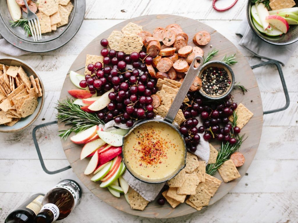How to Throw a Housewarming Party in 7 Easy Steps Essential Tips