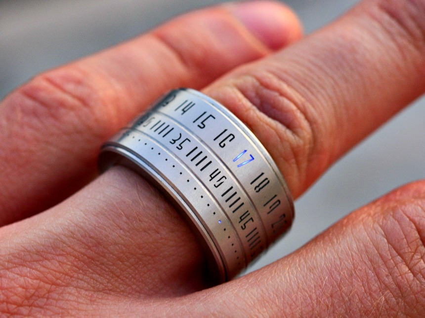 Ring Clock your Watch on your Finger GetdatGadget