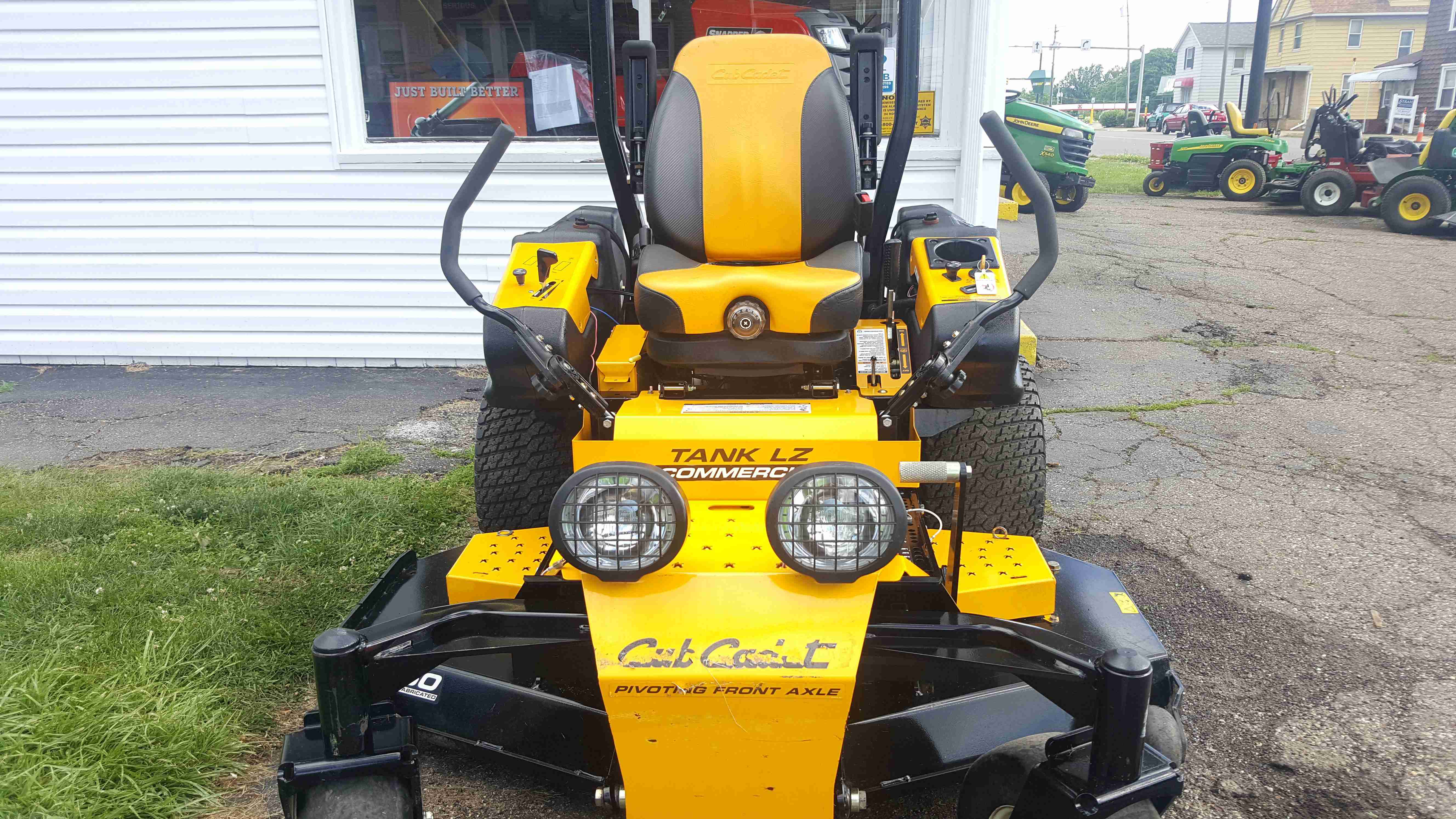 60in Cub Cadet Tank LZ Commercial Zero Turn Mower Only 60 Hours