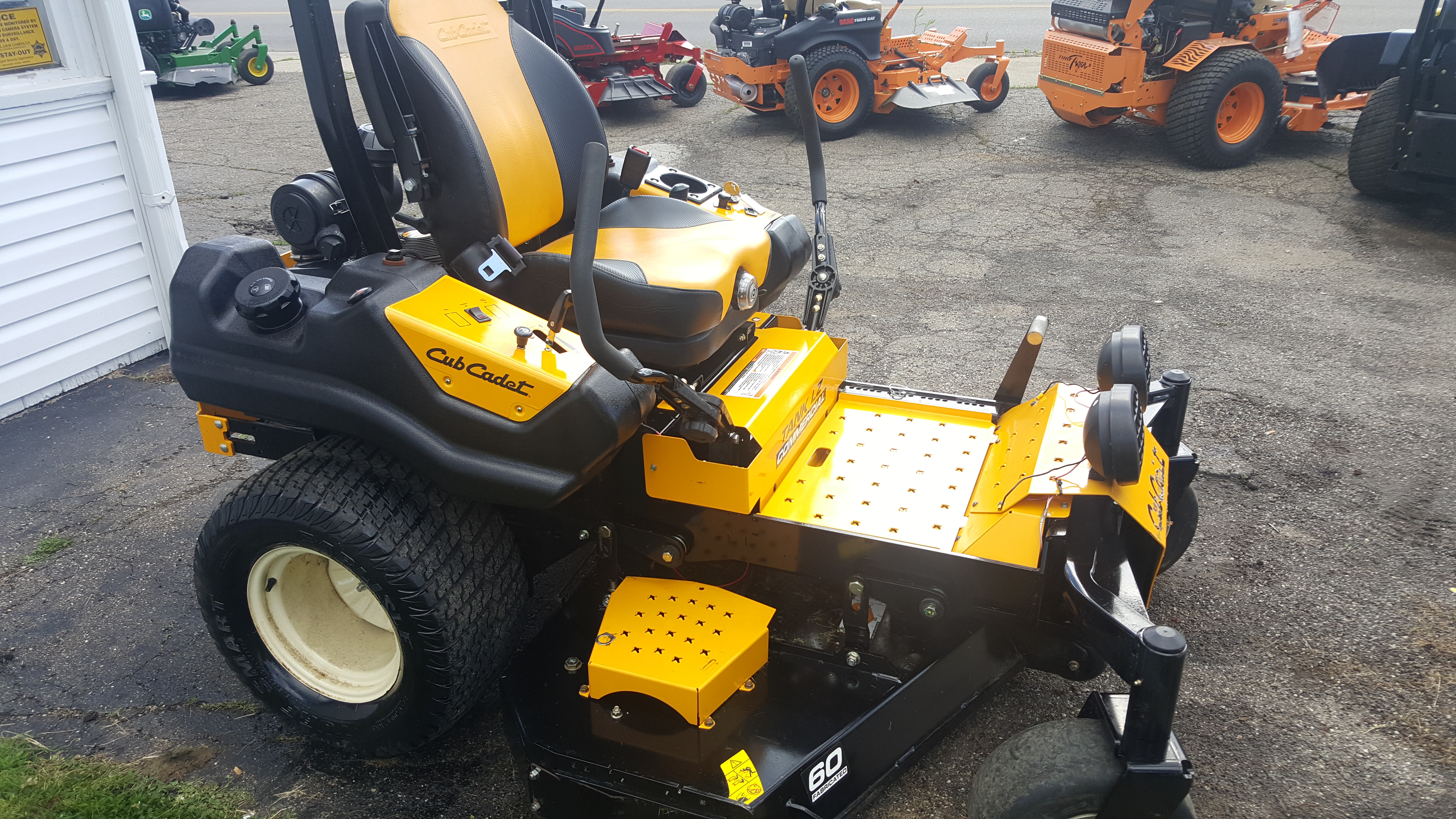 60in Cub Cadet Tank LZ Commercial Zero Turn Mower Only 60 Hours