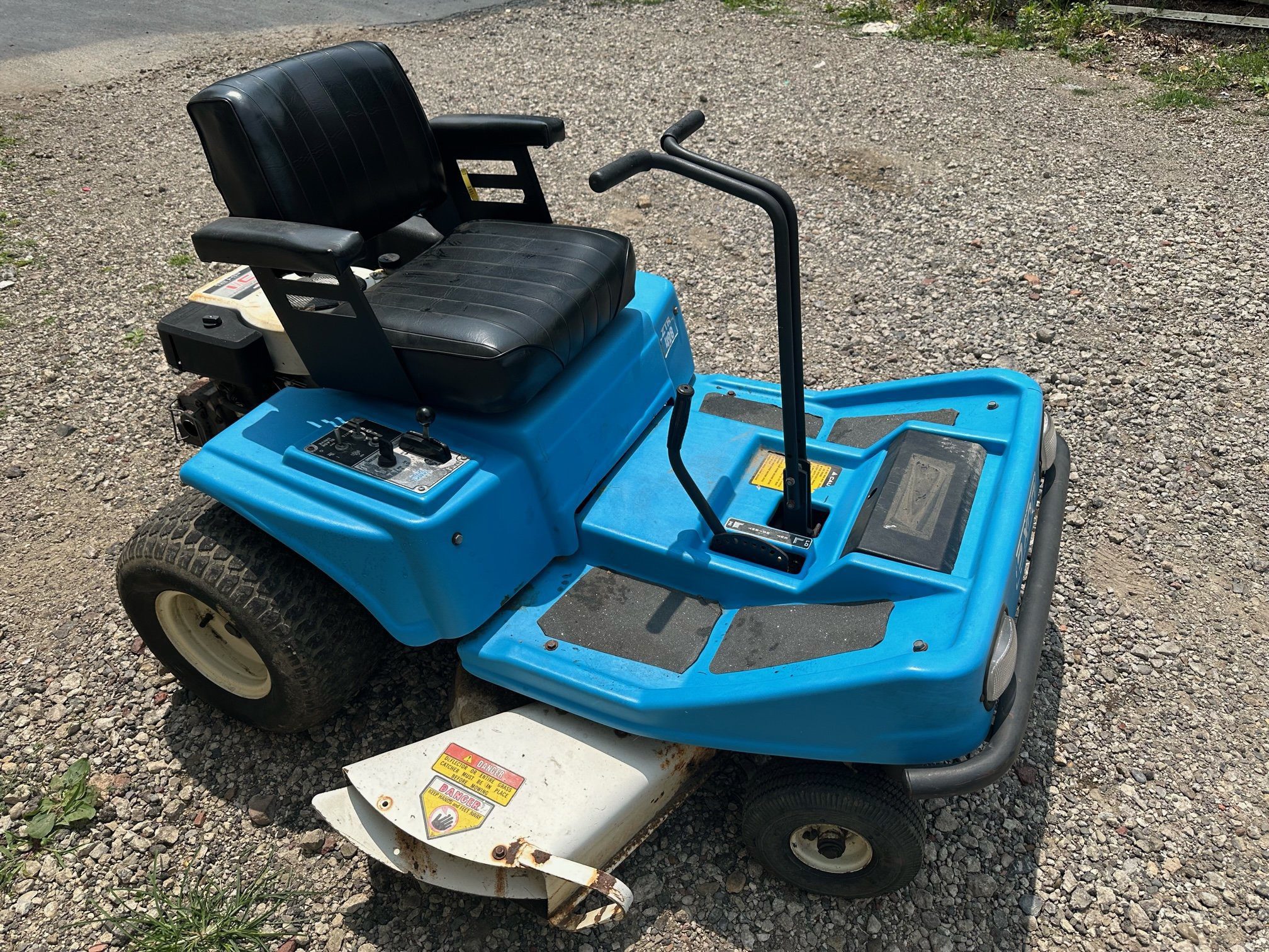 42" Dixon ZTR428 Zero Turn Mower With Briggs & Stratton Engine! Lawn