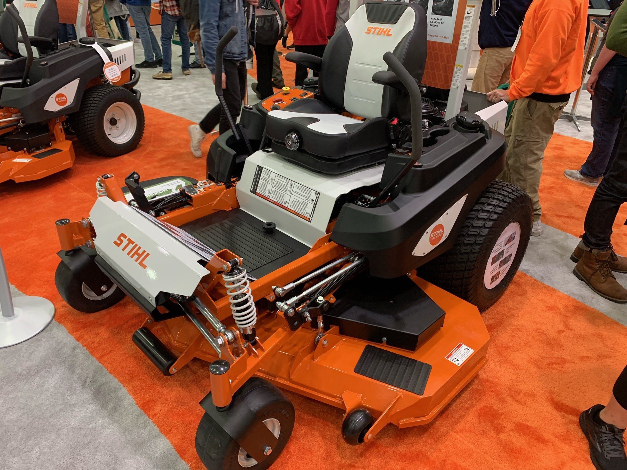 All New Stihl RZ 900 Commercial Zero Turn Mowers! Lawn Mowers for