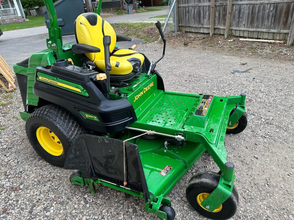 72″ John Deere Z997R Commercial Zero Turn! 37HP Diesel! Only 554 Hours