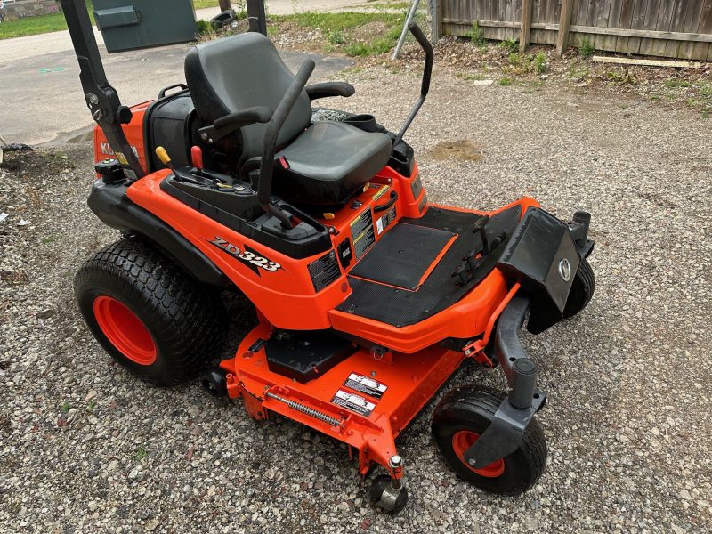 60" Kubota ZD323 Commercial Zero Turn Mower! Diesel! Only 487 Hours