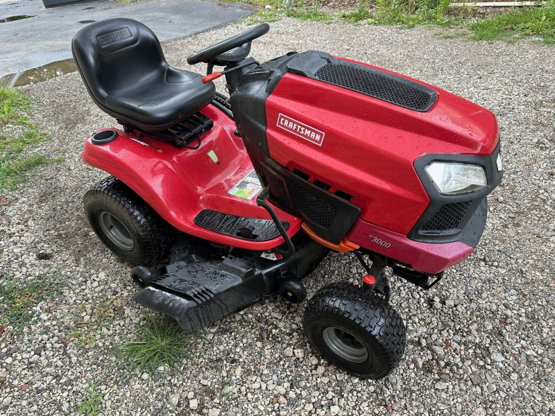 42" Craftsman T3000 Riding Lawn Tractor! Hydrostatic! Only 120 Hours