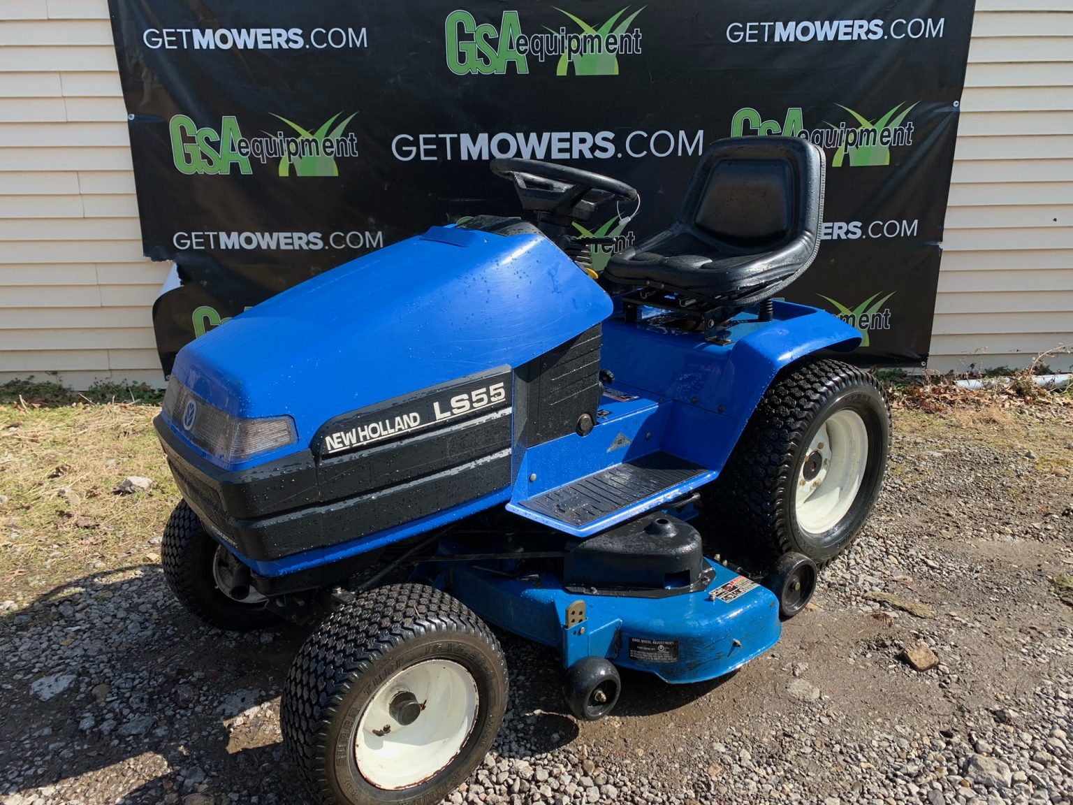 48IN NEW HOLLAND LS55 HYDROSTATIC LAWN TRACTOR W/ FRONT SNOW BLADE