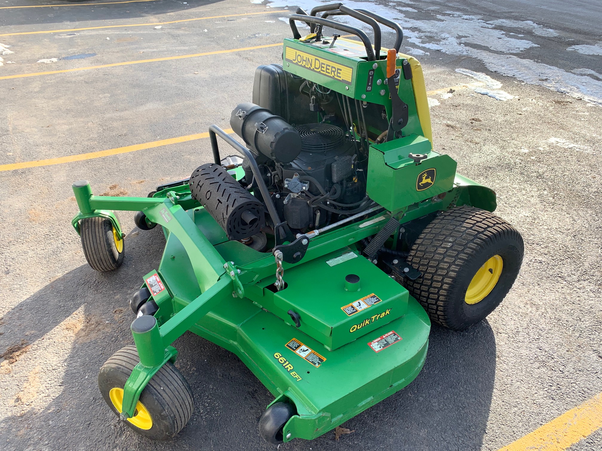 61IN JOHN DEERE 661R COMMERCIAL STAND ON ZERO TURN MOWER 96 A MONTH