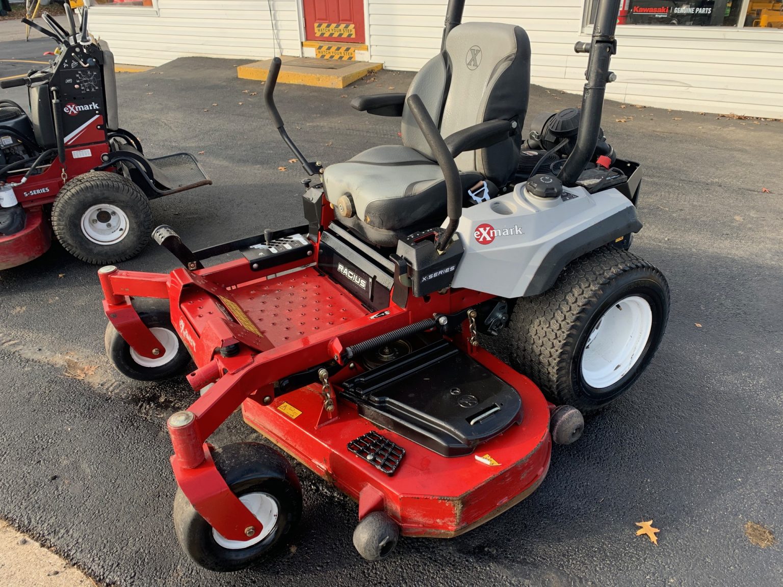 60IN EXMARK RADIUS COMMERCIAL ZERO TURN MOWER W/ 23.5 HP 97 A MONTH 60IN EXMARK RADIUS COMMERCIAL ZERO TURN MOWER W/ 23.5 HP 97 A MONTH