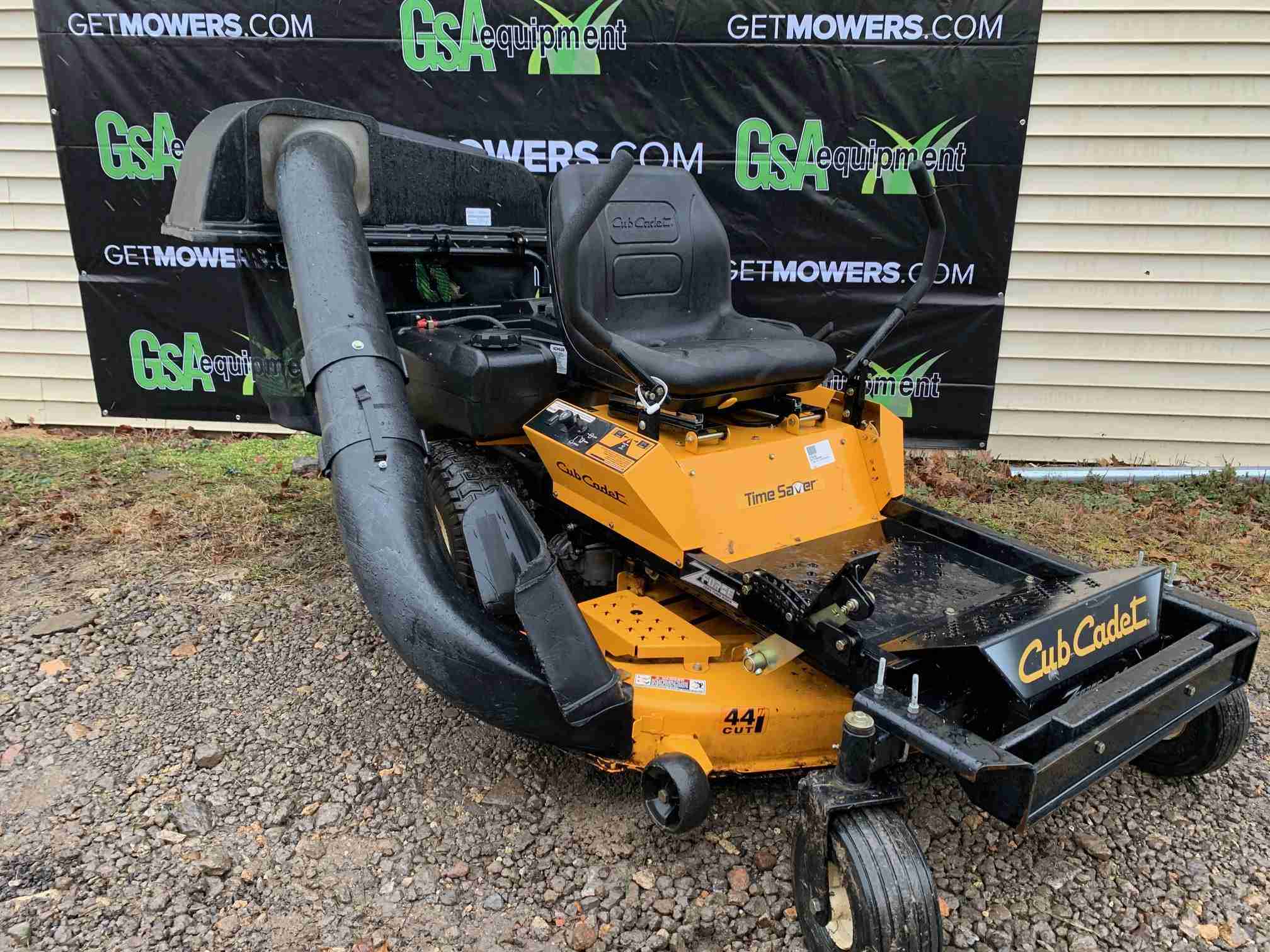 44IN CUB CADET ZFORCE ZERO TURN MOWER W/ REAR BAGGER! ONLY 348 HOURS