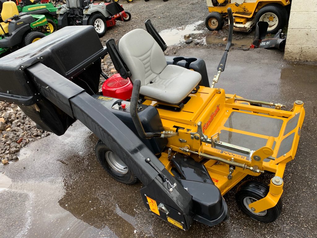 52IN HUSTLER FASTRAK ZERO TURN MOWER W/BAGGER! LOW HOURS! $82 A MONTH