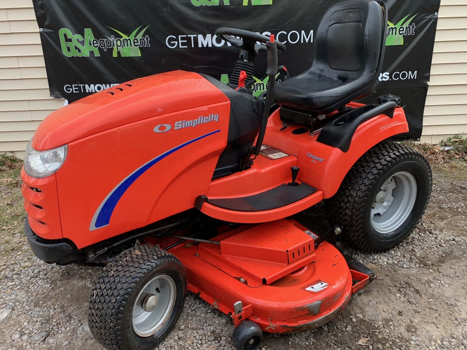 54IN SIMPLICITY CONQUEST HYDROSTATIC GARDEN TRACTOR WITH STRIPE KIT