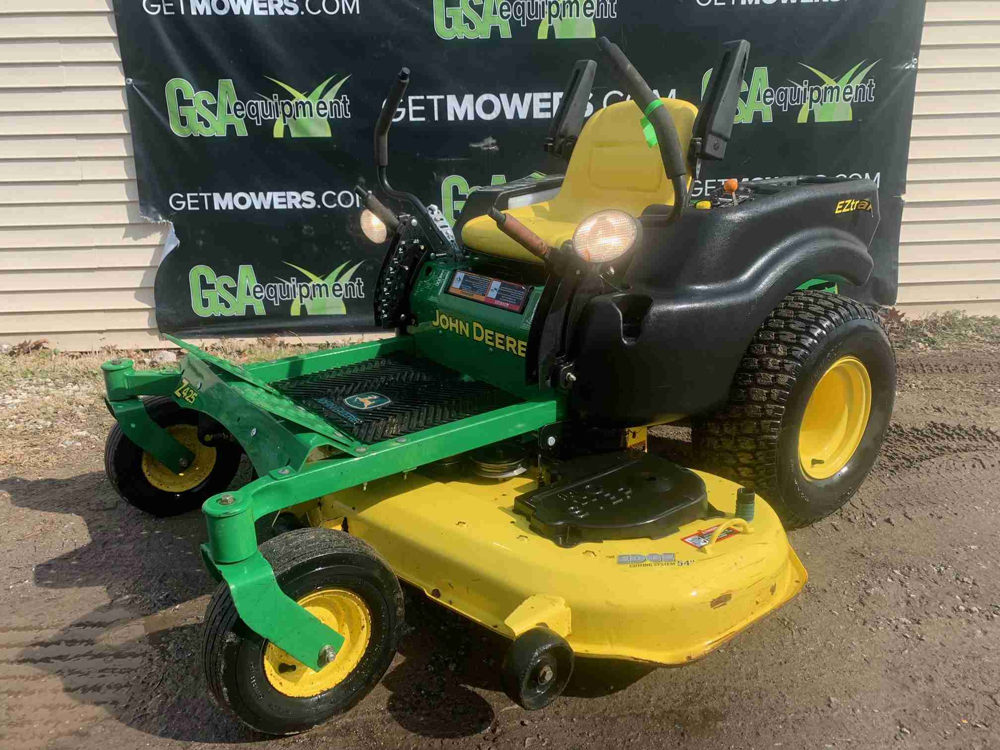 54IN JOHN DEERE Z425 ZERO TURN MOWER W/ 23HP BRIGGS! ONLY $67 A MONTH