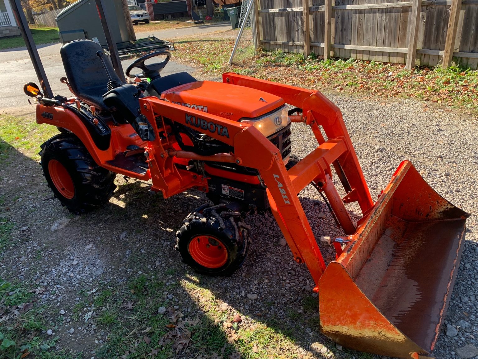 KUBOTA BX2230 UTILITY TRACTOR! FRONT LOADER! SEE DETAILS