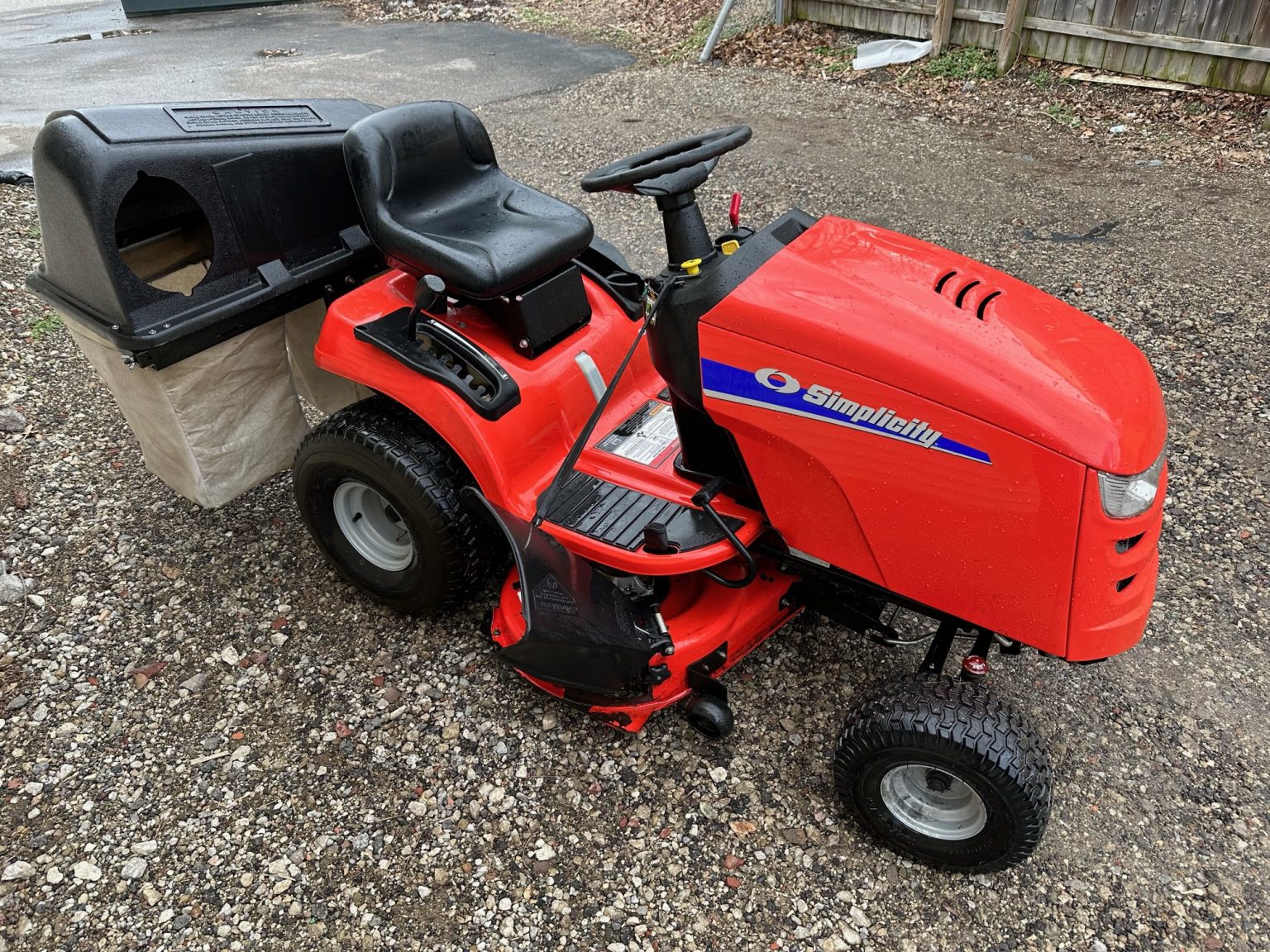 42" Simplicity Regent Riding Lawn Tractor W/ Bagger! Runs Good! Lawn