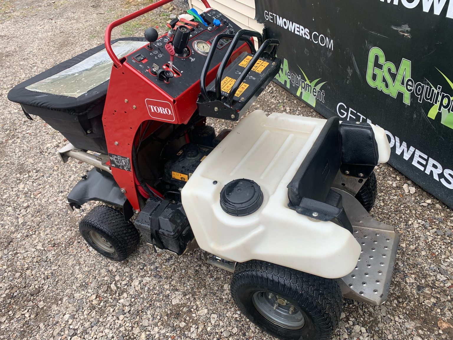 Stand On Toro Spreader/Sprayer! Electric Start! Only 257 Hours! Lawn