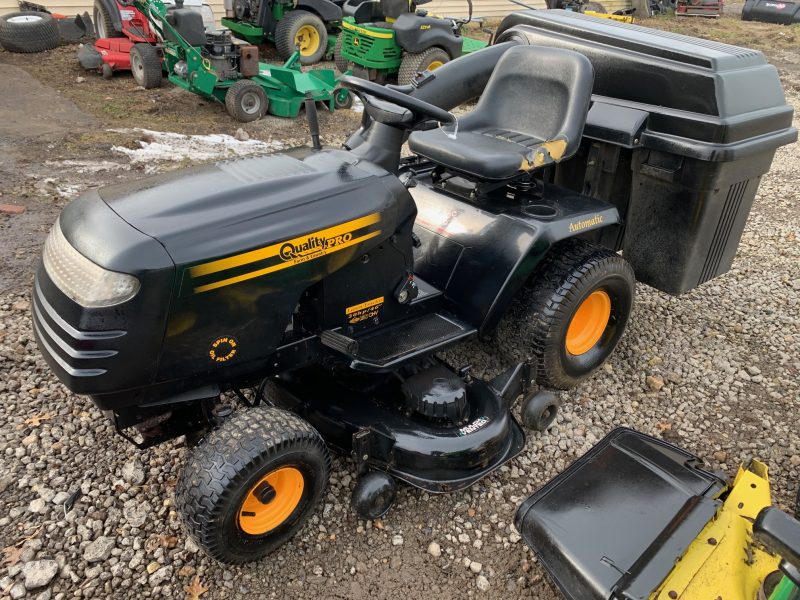 46IN QUALITY PRO LAWN TRACTOR WITH REAR BAGGER! 20 HP BRIGGS ENGINE