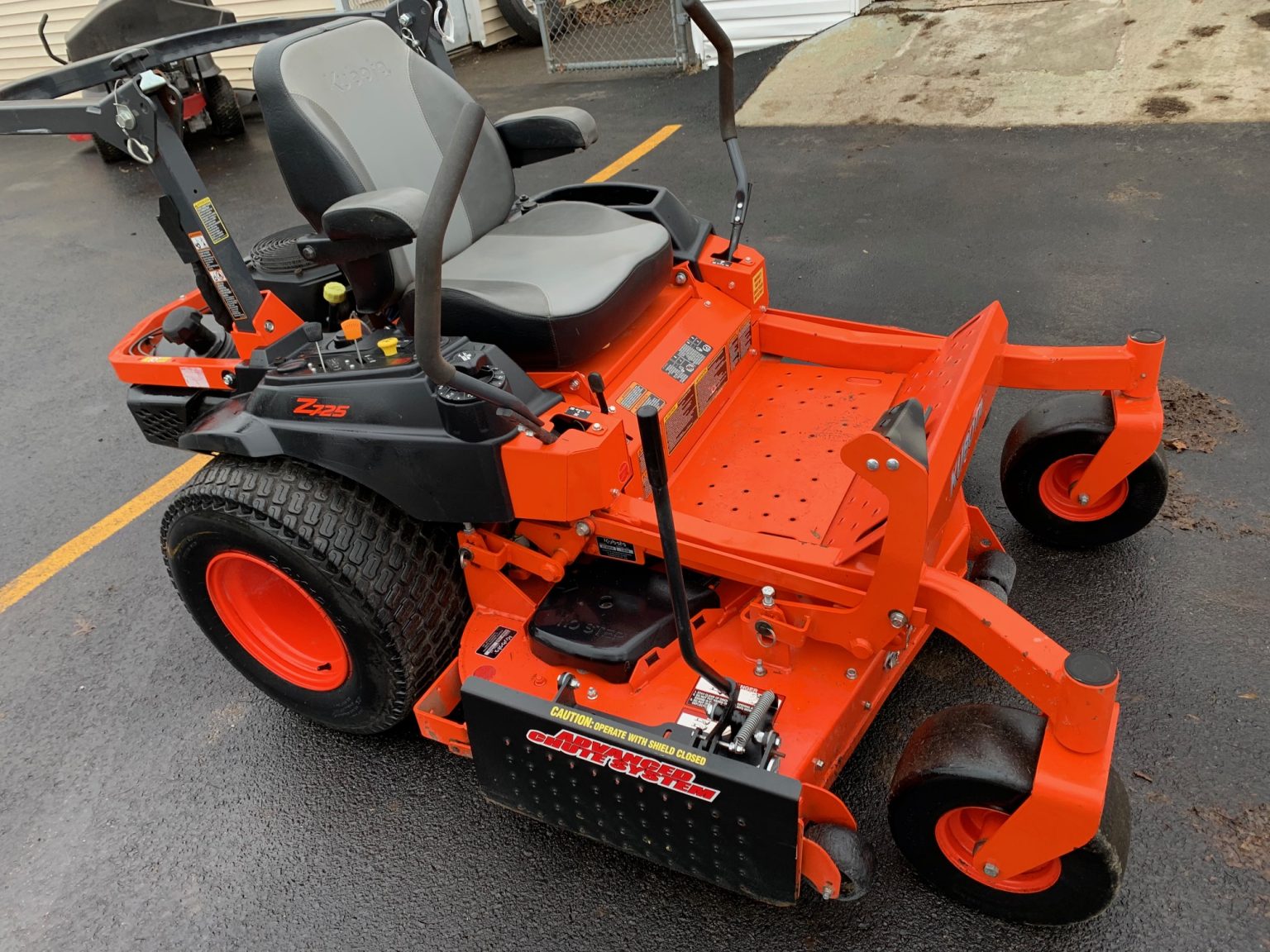 60IN KUBOTA Z725 COMMERCIAL ZERO TURN MOWER W/ 25HP ONLY 94 A MONTH