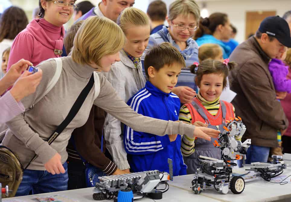 The Advantages to Different Mentoring Paths on Robotics Teams