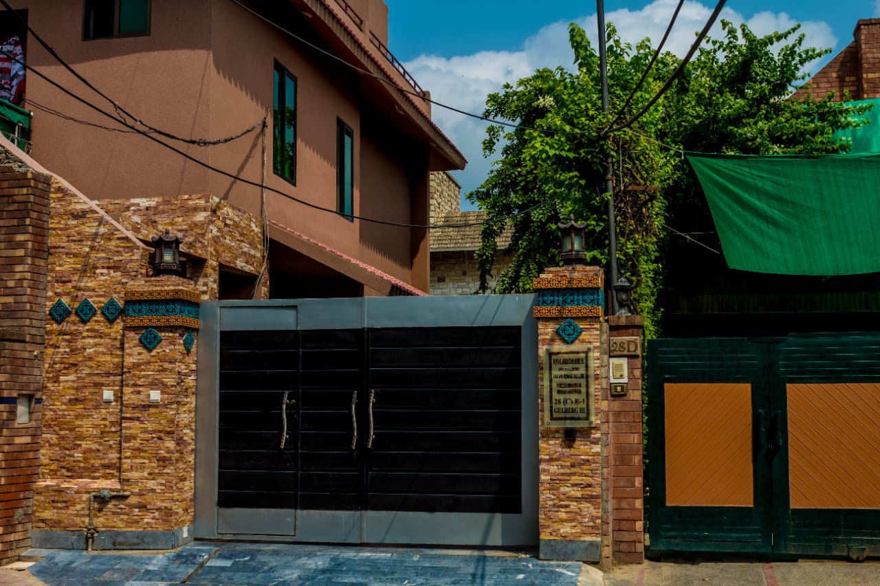 1 Kanal House for sale near Qazafi Stadium Gulberg Lahore »