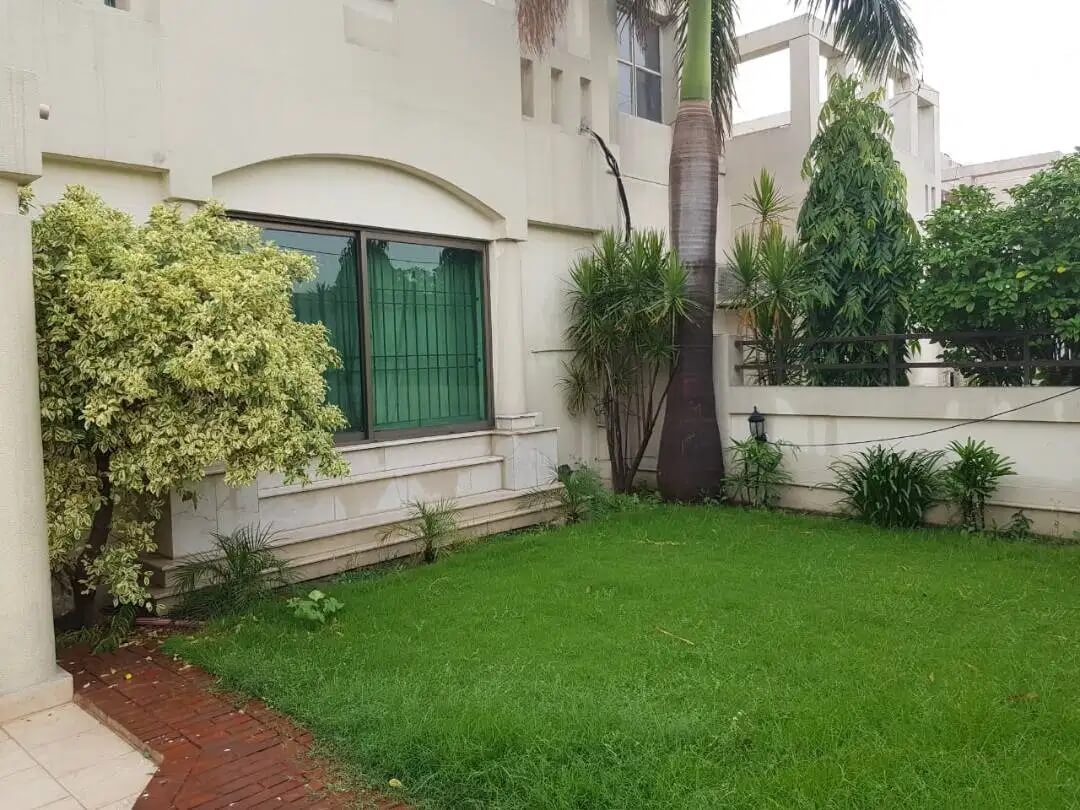 10 Marla Luxury House Fully Furnished For Rent in Eden Avenue Airport