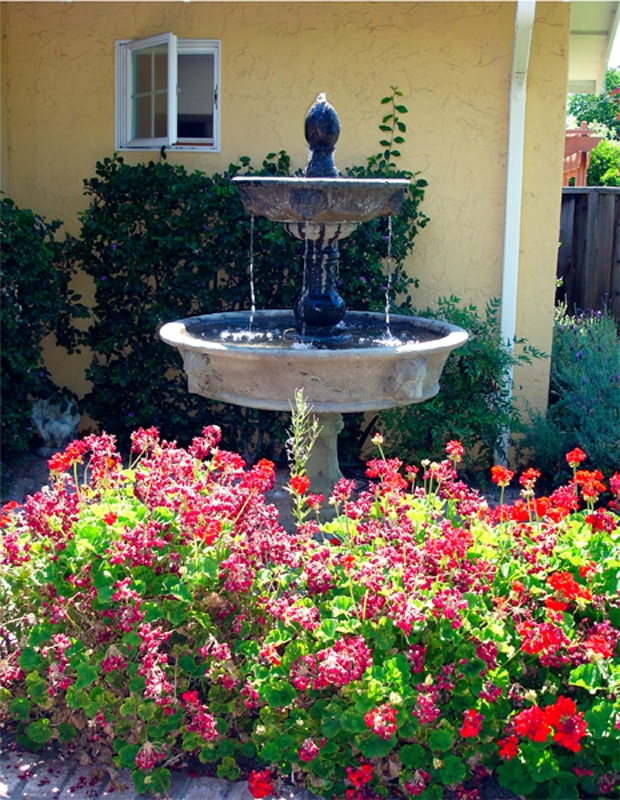 Photos of Garden Fountains, Planters, Statues Giannini Garden