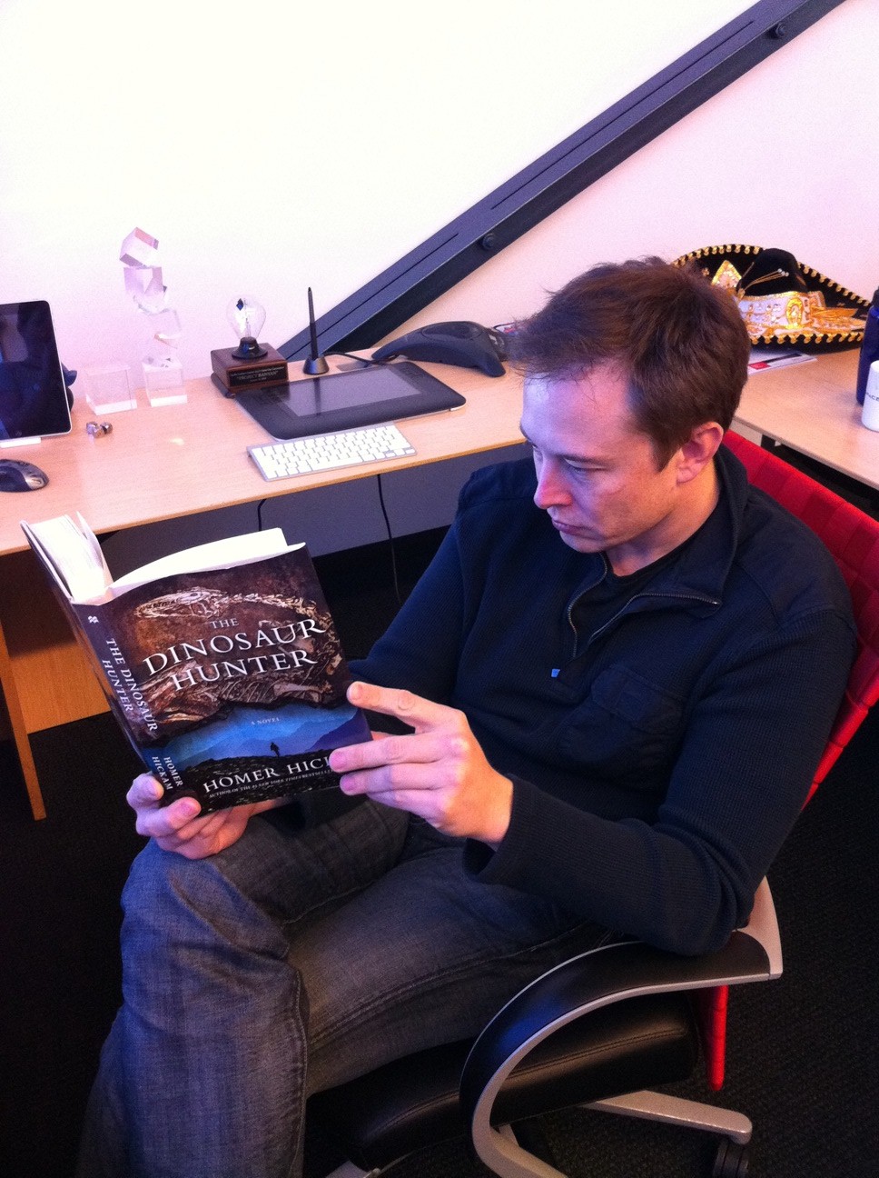 Want To Be a Superstar? Elon Musk’s Reading List Might Help Giant Freakin RobotGiant Freakin Robot